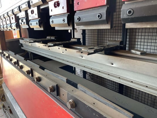 110 Ton, Amada #HFT-1003S, CNC press brake, 10' overall, 106.2" between housing, 13.7" stroke, 24.4" open - Image 2