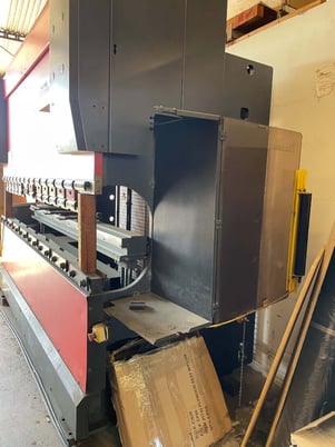 110 Ton, Amada #HFT-1003S, CNC press brake, 10' overall, 106.2" between housing, 13.7" stroke, 24.4" open - Image 4