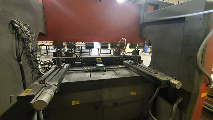 55 Ton, Amada #FBD-5020, CNC press brake, 6.8' OA, 66.9" between housing, 3.94" stroke, 15.75" throat, 14.57" - Image 2