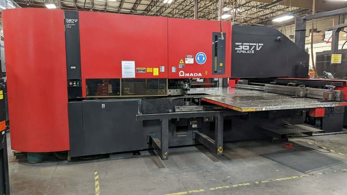 Amada #367-Apelio-III, CNC Co2 laser turret punch combo, 2000 watt, 58 station, 2 automatic index, Fanuc 16L - Image 1