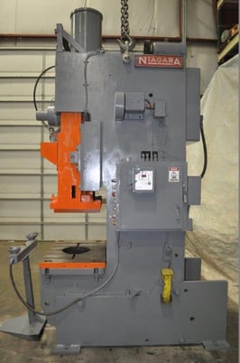 75 Ton, Niagara #ES-75, OBI press, 8" stroke, 21" Shut Height, 3" adj., 90 SPM, 36" x24" bed, air clutch & - Image 2