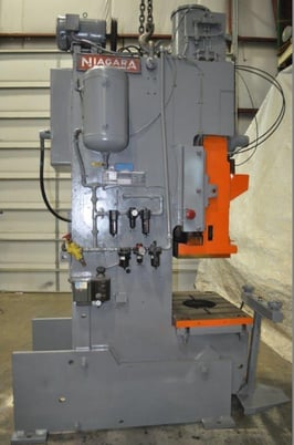 75 Ton, Niagara #ES-75, OBI press, 8" stroke, 21" Shut Height, 3" adj., 90 SPM, 36" x24" bed, air clutch & - Image 3