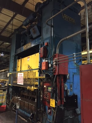 600 Ton, Verson #S2-600-120-72T, straight side double crank press, 10" stroke, 46' Shut Height, 12" adj. - Image 2