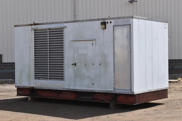 750 KW Cummins #750DFHA-613, diesel generator set, enclosed, 4160 Volts, 350 hours, 1999, #089819 - Image 2