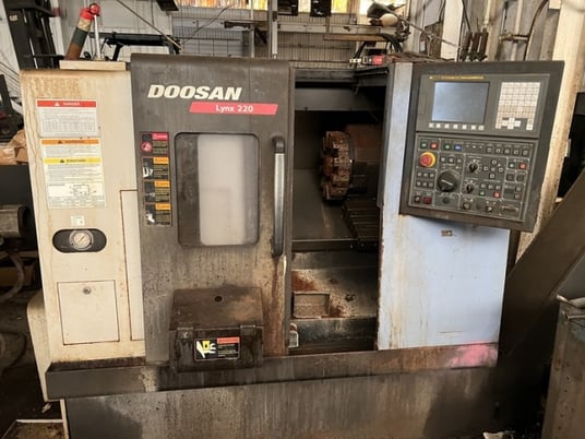 Daewoo Doosan #Lynx-220C, CNC lathe, 2.6" bar, 12.6" turning diameter, tailstock, live tooling, Fanuc I - Image 1