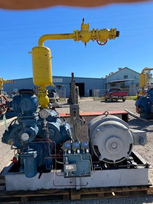 100 HP Vilter 448, 8-Cylinder Reciprocating Compressor Package, Belt Driven, 208-220/440 V, 2004 - Image 3
