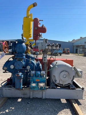 100 HP Vilter 448, 8-Cylinder Reciprocating Compressor Package, Belt Driven, 208-220/440 V, 209 CFM, 2005 - Image 3