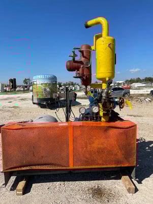 100 HP Vilter 448, 8-Cylinder Reciprocating Compressor Package, Belt Driven, 208-220/440 V, 209 CFM, 2005 - Image 7