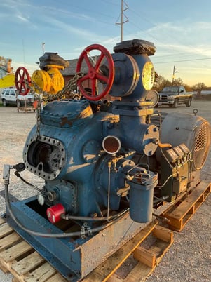 100 HP Vilter 448, 8-Cylinder Reciprocating Compressor Package, Belt Driven, 460 V, 1200 RPM, 2002 - Image 10