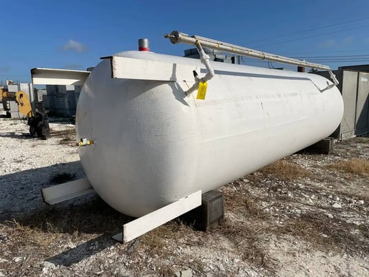 4400 gallon Industrial Service & Fabricators Inc, Vertical Ammonia Receiver, 65" diameter x 306" L Tank, 250 - Image 4