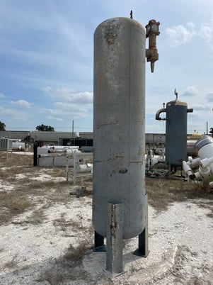 367 gallon RVS 14636, Vertical Ammonia Receiver, 30" diameter x 120" L Tank, 300psi @ 300F, 2002 - Image 3
