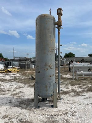 367 gallon RVS 14636, Vertical Ammonia Receiver, 30" diameter x 120" L Tank, 300psi @ 300F, 2002 - Image 4