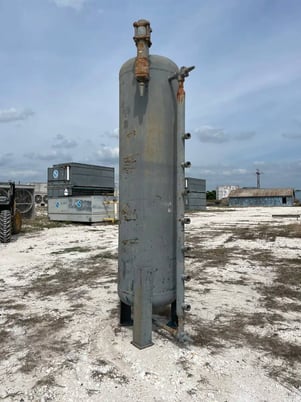 367 gallon RVS 14636, Vertical Ammonia Receiver, 30" diameter x 120" L Tank, 300psi @ 300F, 2002 - Image 6