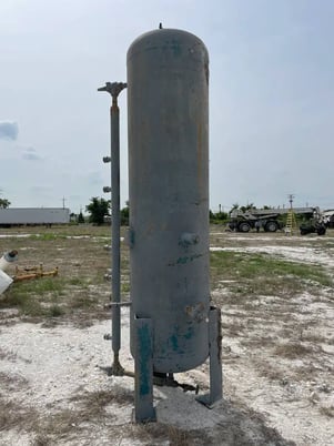 367 gallon RVS 14636, Vertical Ammonia Receiver, 30" diameter x 120" L Tank, 300psi @ 300F, 2002 - Image 10