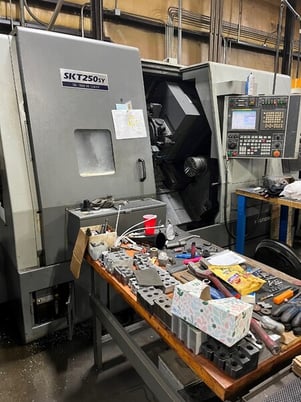 Hyundai Kia #SKT250SY, Fanuc 18iTB, 30 HP main, 10 HP sub, 3" bar, Y-Axis, live tools, parts catcher, tool - Image 7