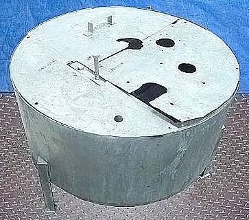 40 Gallon Stainless Steel Tank, Three-piece cover, 2" diameter pipe - Image 5