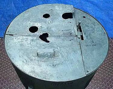 40 Gallon Stainless Steel Tank, Three-piece cover, 2" diameter pipe - Image 6