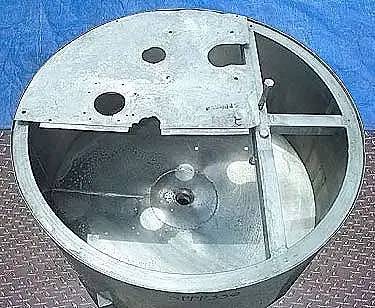 40 Gallon Stainless Steel Tank, Three-piece cover, 2" diameter pipe - Image 8