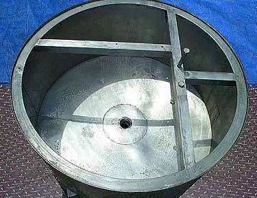 40 Gallon Stainless Steel Tank, Three-piece cover, 2" diameter pipe - Image 9