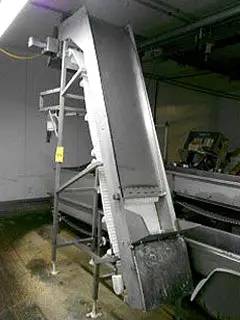 18" wide x 9' long, Stainless Steel Incline Conveyor, 102" discharge H, 3" H flights spaced 14-1/2" apart - Image 3
