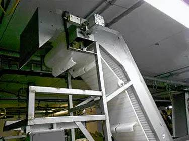 18" wide x 9' long, Stainless Steel Incline Conveyor, 102" discharge H, 3" H flights spaced 14-1/2" apart - Image 5
