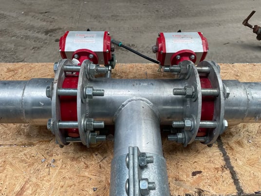 5" Flowline PTFE butterfly valve with pneumatic actuator for food processing, chemical & sanitary applications - Image 3