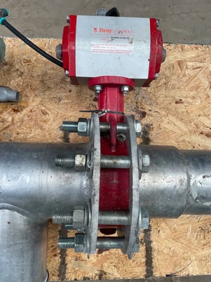 5" Flowline PTFE butterfly valve with pneumatic actuator for food processing, chemical & sanitary applications - Image 5