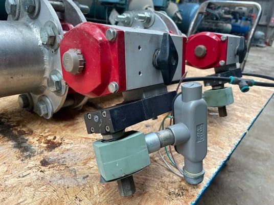 5" Flowline PTFE butterfly valve with pneumatic actuator for food processing, chemical & sanitary applications - Image 10