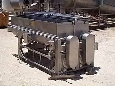 30 cu.ft. Dual Compartment Stainless Steel Paddle Blender - Image 4