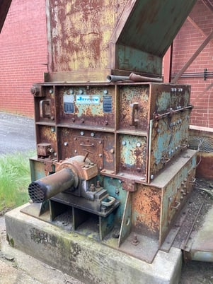 Jeffrey #45, Wood Hog, 125 HP, 460 V., 28" x 44" inlet, 7" x 40" outlet,hopper included - Image 1
