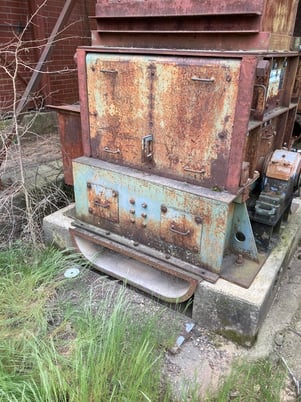 Jeffrey #45, Wood Hog, 125 HP, 460 V., 28" x 44" inlet, 7" x 40" outlet,hopper included - Image 2