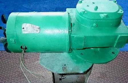 .75 HP Reliance, Flange Mount Gear Reduction Agitator Drive, 230/460 V, 1725/860 RPM, 35/17.5 RPM final, 3/4" - Image 3