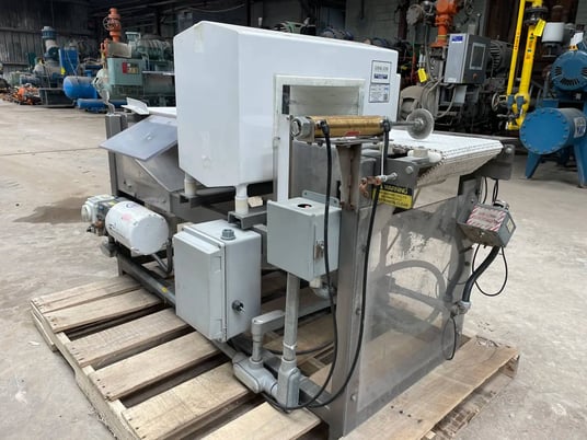 Goring Kerr #DSP-2, Metal Detector with Conveyor System, 1/2 HP, 1725 RPM, 14" width x 6" H metal detector - Image 8