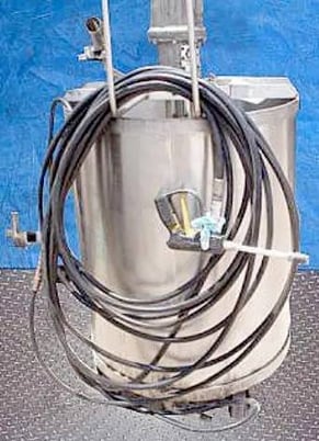 90 gallon Stainless Steel Tank with Graco Drum Pump, 28" diameter x 35" H inside dim., 80 psi - Image 8