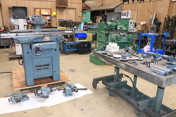 Kao Ming #KM-40S, universal tool & cutter grinder, tilting wheelhead, 1980 - Image 2