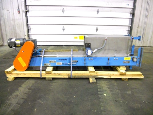 Bunting vertical magnetic conveyor with bucket - Image 1