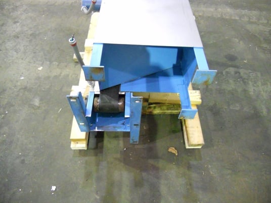 Bunting vertical magnetic conveyor with bucket - Image 6
