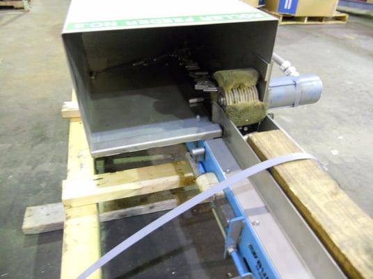 Bunting vertical magnetic conveyor with bucket - Image 10