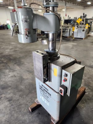 Medina #B, end grinder, 10" x 15" chuck, 7" x 3" x 1-1/4" bore wheel - Image 2