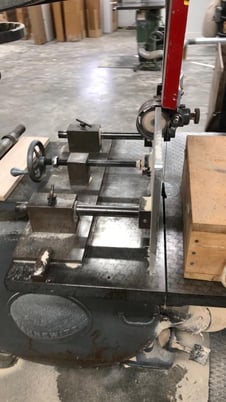 30" x 15" Tannewitz #PH, vertical band saw, 30" wheel diameter, 5 HP, 700 SFPM, 1.25" x 17' blade, S/N 16081 - Image 3