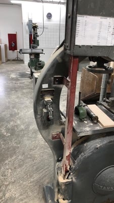 30" x 15" Tannewitz #PH, vertical band saw, 30" wheel diameter, 5 HP, 700 SFPM, 1.25" x 17' blade, S/N 16081 - Image 4