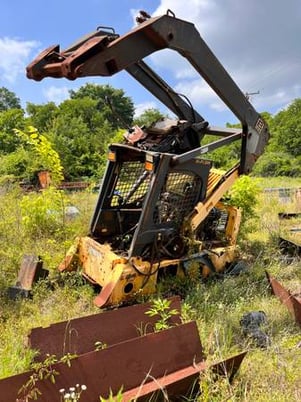 New Holland #LS-190, Skid Steer Loader, enclosed cab, with matching parts machine, 2002 - Image 3