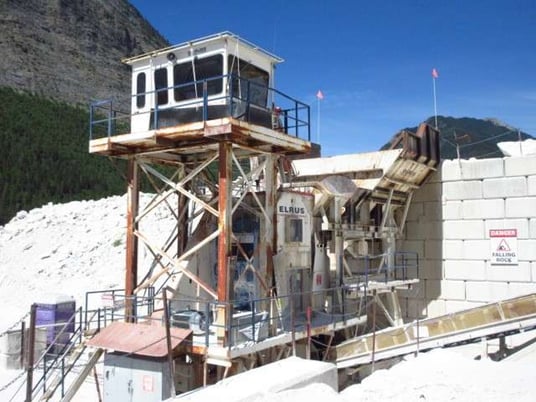 44" x 48" Sandvik Jaw Crusher Plant, 200 HP, 330-735 STPH, 48" x20' vibrating grizzly feeder - Image 1