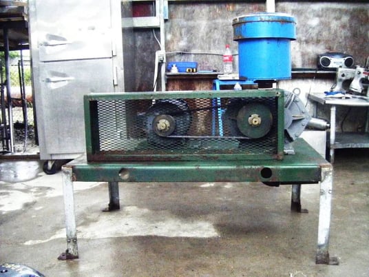 186 cfm, Roots #53-U-RAI, Rotary Lobe Blower, 5 HP, 1725 RPM, 1042 RPM final, 230/460 V, 4" diameter Driver - Image 3