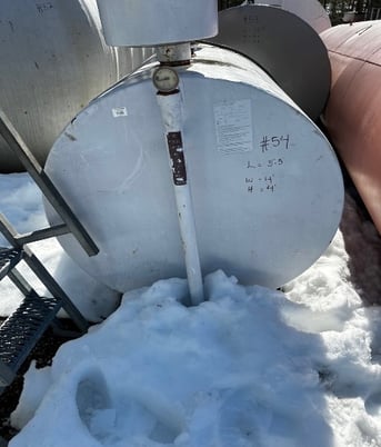 500 gallon Above ground storage tank w/ totalizer, 5' 5" L x 4' W x 4' H - Image 3
