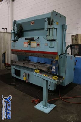 90 Ton, Cincinnati #90CBIIX6, hydraulic press brake, 8' overall, 78" between housing, 8" stroke, 15" open - Image 2