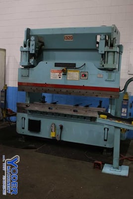 90 Ton, Cincinnati #90CBIIX6, hydraulic press brake, 8' overall, 78" between housing, 8" stroke, 15" open - Image 4