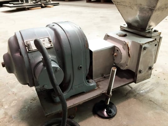 APV #R3-RI, Positive Displacement Pump w/ hopper infeed, 2" x 4" inlet, 2" outlet, 5-lobe rubber impeller - Image 7