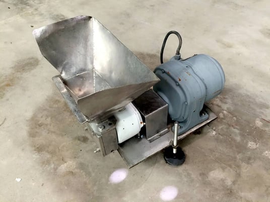 APV #R3-RI, Positive Displacement Pump w/ hopper infeed, 2" x 4" inlet, 2" outlet, 5-lobe rubber impeller - Image 8