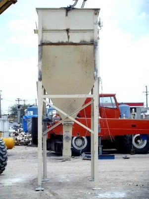 146 cu.ft. Steel Feeder/Hopper, 15' stand, 3' 2" L x 1' 9" width top access door, 10" L x 10" width inlet, 8" - Image 4